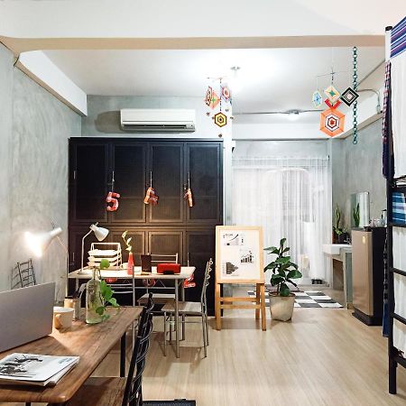 Five Stars Ratchada 19 Hostel Bangkok Exterior photo