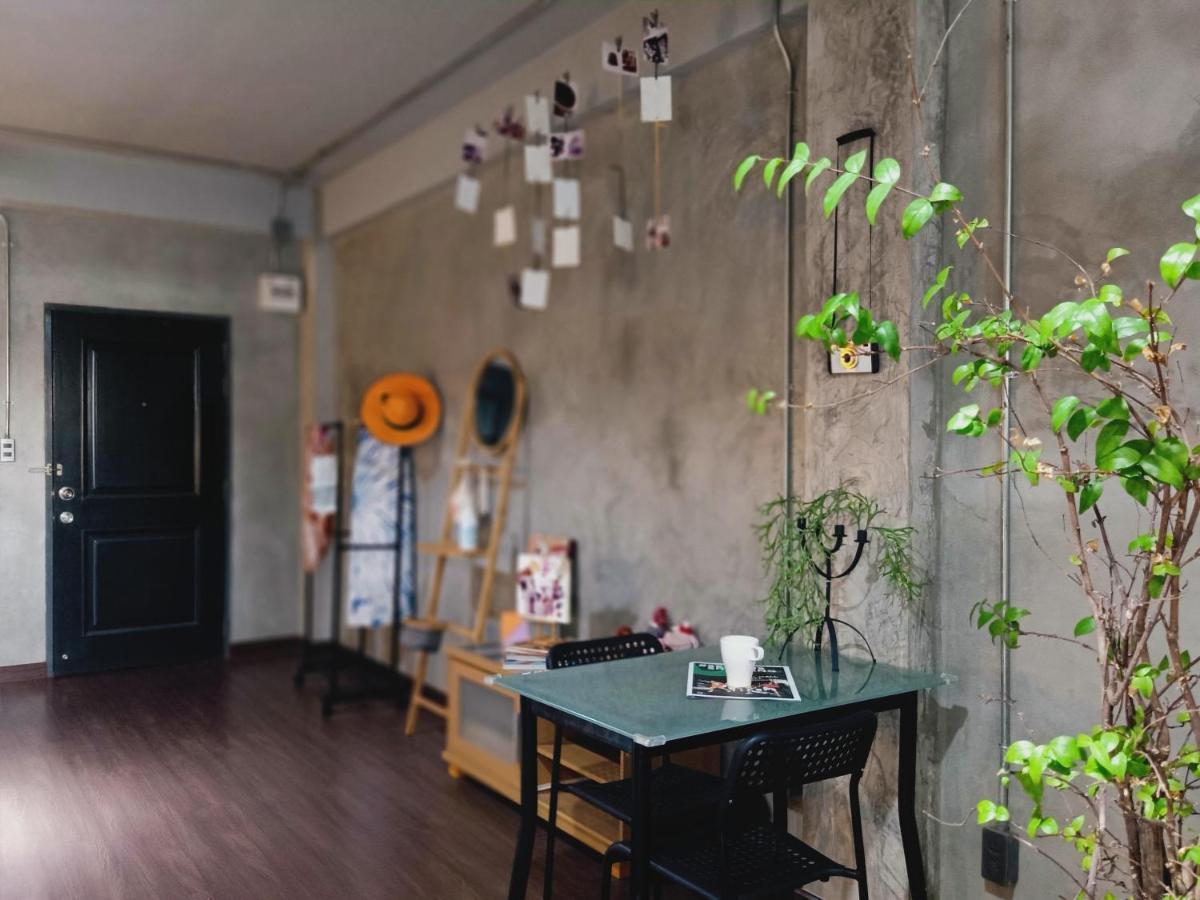 Five Stars Ratchada 19 Hostel Bangkok Exterior photo