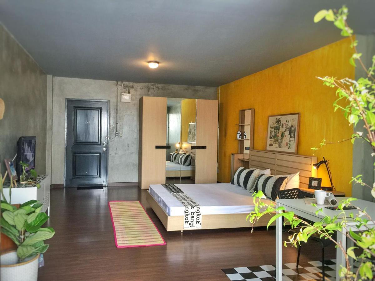 Five Stars Ratchada 19 Hostel Bangkok Exterior photo