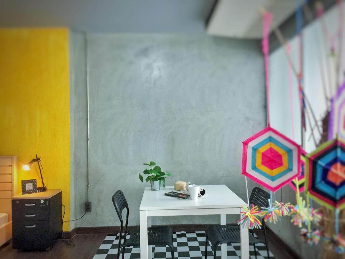 Five Stars Ratchada 19 Hostel Bangkok Exterior photo