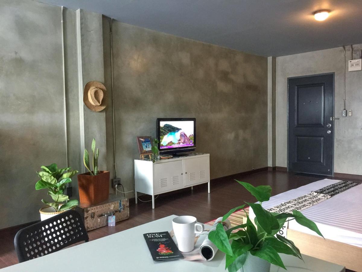 Five Stars Ratchada 19 Hostel Bangkok Exterior photo