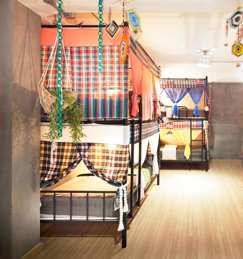 Five Stars Ratchada 19 Hostel Bangkok Exterior photo
