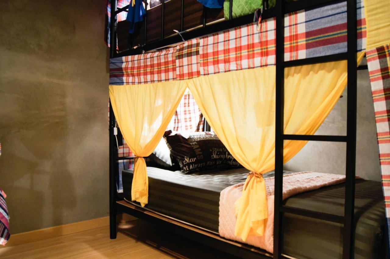 Five Stars Ratchada 19 Hostel Bangkok Exterior photo
