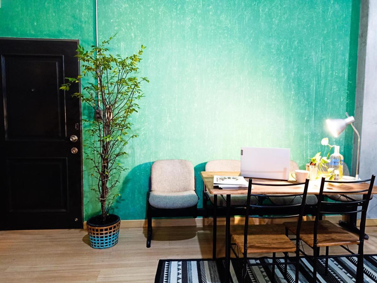 Five Stars Ratchada 19 Hostel Bangkok Exterior photo