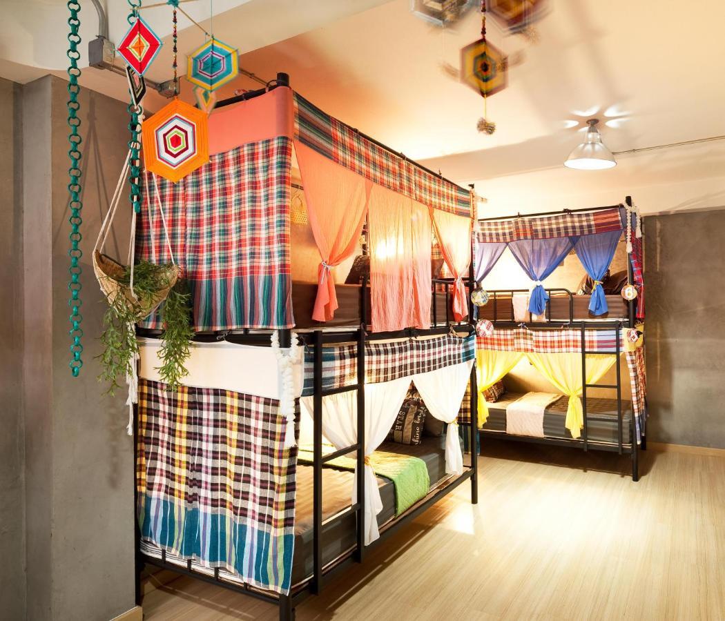 Five Stars Ratchada 19 Hostel Bangkok Exterior photo