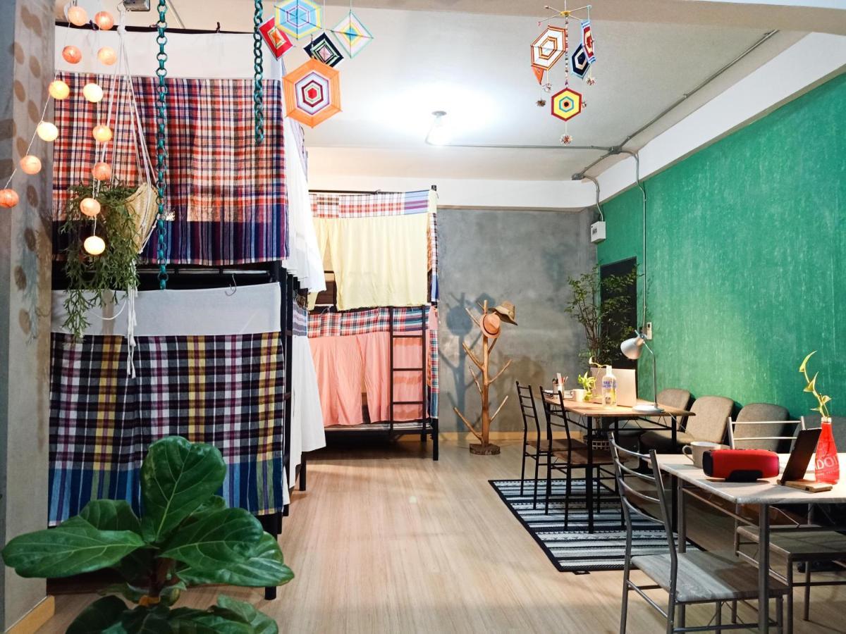 Five Stars Ratchada 19 Hostel Bangkok Exterior photo