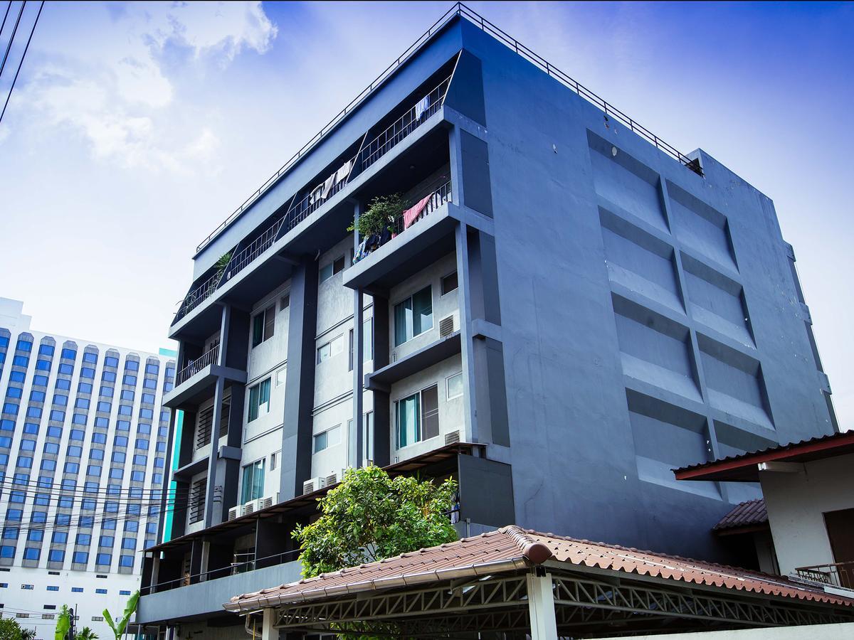 Five Stars Ratchada 19 Hostel Bangkok Exterior photo