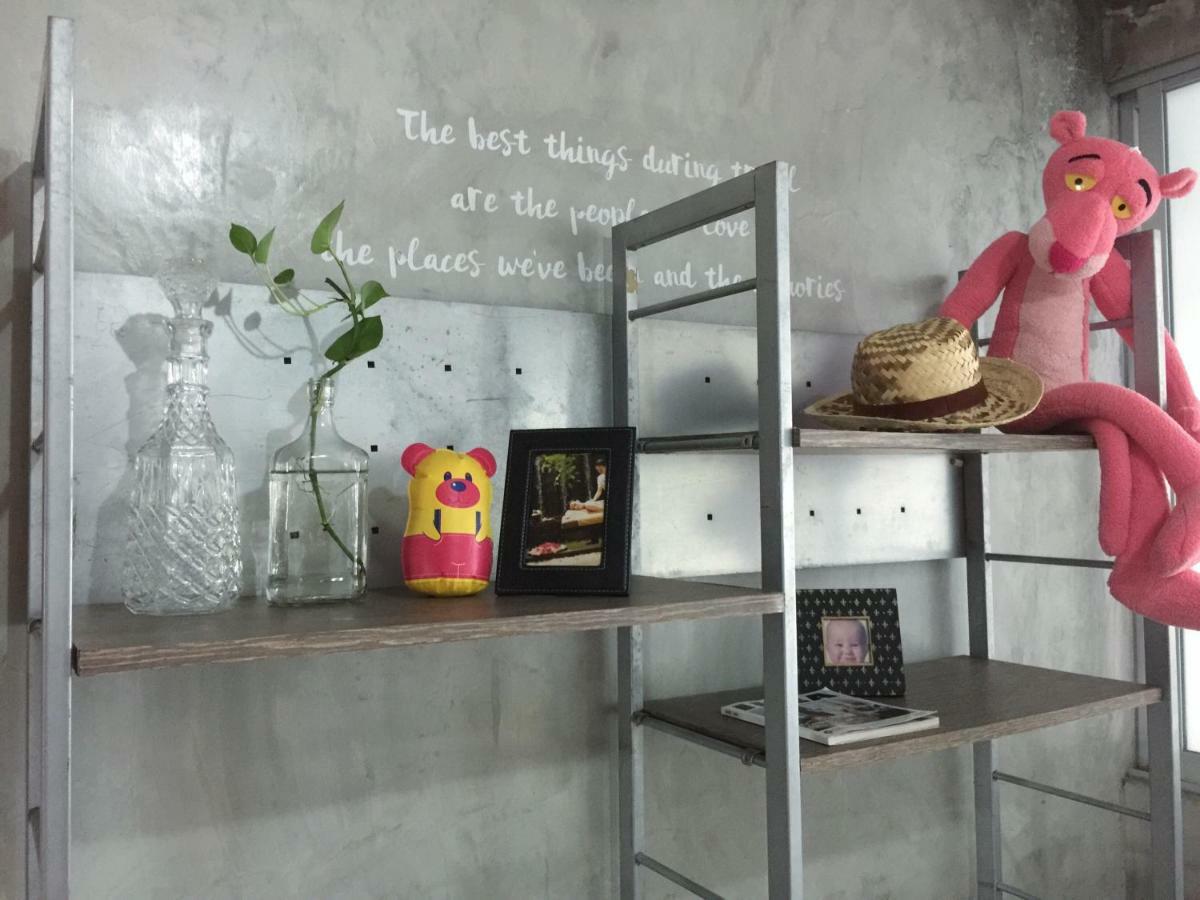 Five Stars Ratchada 19 Hostel Bangkok Exterior photo