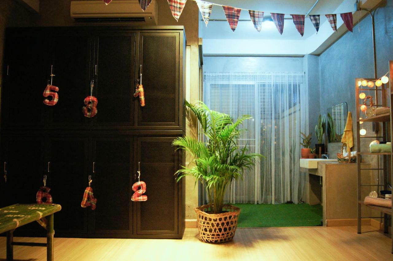 Five Stars Ratchada 19 Hostel Bangkok Exterior photo